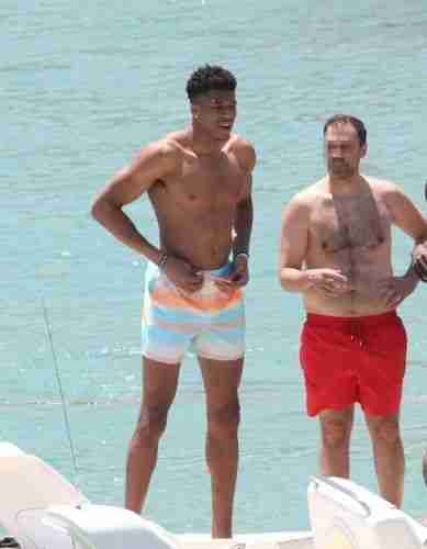 giannis antetokounmpo shirtless on the beach with a friend