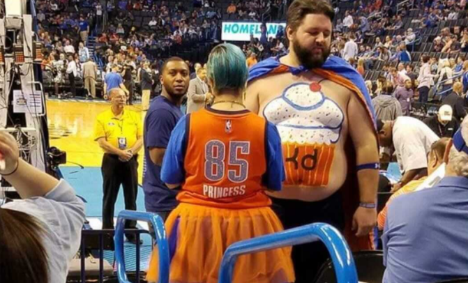 Kevin Durant Cupcake On Fat Man's Belly